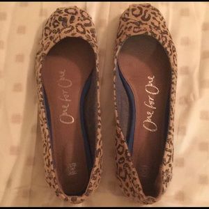 Toms Leopard print flats